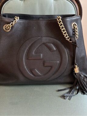 Gucci Black Pebbled Leather Shoulder Bag with Gold Chain and Tassel